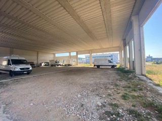 Capannone in Vendita a Cascina, 1'000'000€, 1780 m²