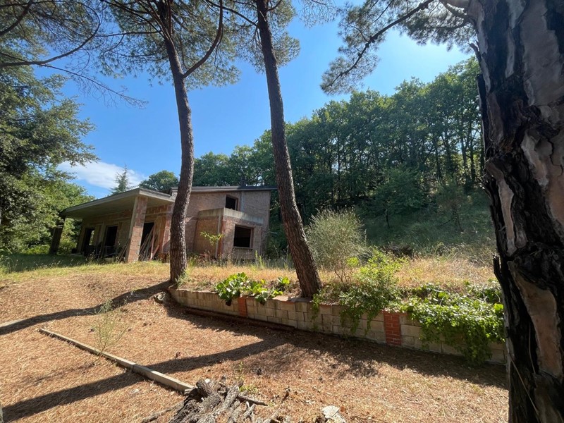Villa in Vendita a Arezzo, 400'000€, 400 m²