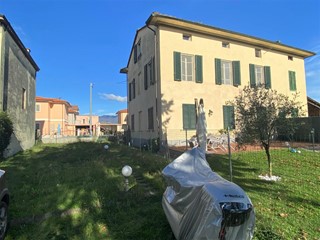 Quadrilocale in Vendita a Lucca, zona Antraccoli, 298'000&euro;, 157 m², arredato