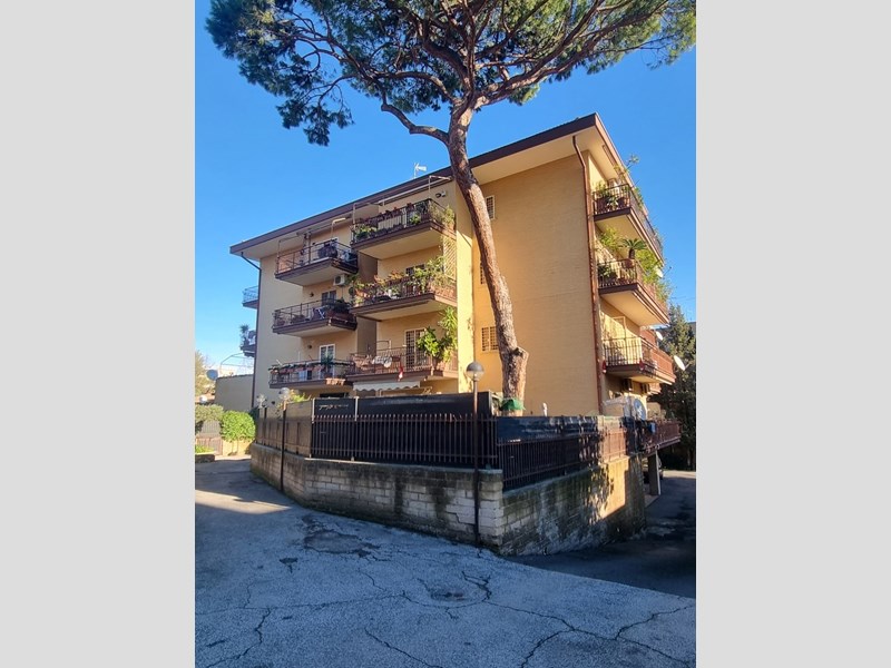 Trilocale in Vendita a Roma, zona portuense, 340'000€, 107 m², arredato