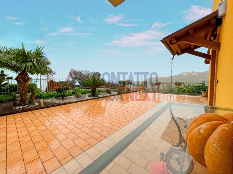 Quadrilocale in Vendita a Monsano, zona Monsano, 309'000€, 158 m², con Box