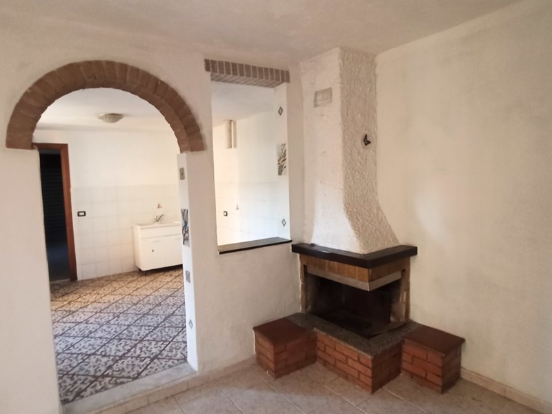Casa Indipendente in Vendita a Castelnuovo Magra, 130'000€, 90 m², con Box