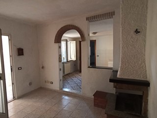 Casa Indipendente in Vendita a Castelnuovo Magra, 130'000€, 90 m², con Box