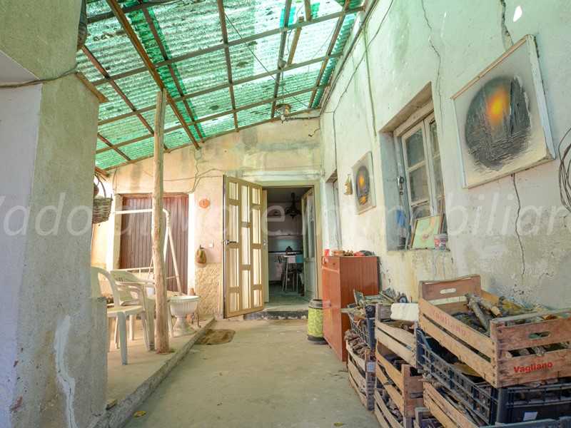 Casa Indipendente in Vendita a Quiliano, zona Roviasca, 190'000€, 255 m²