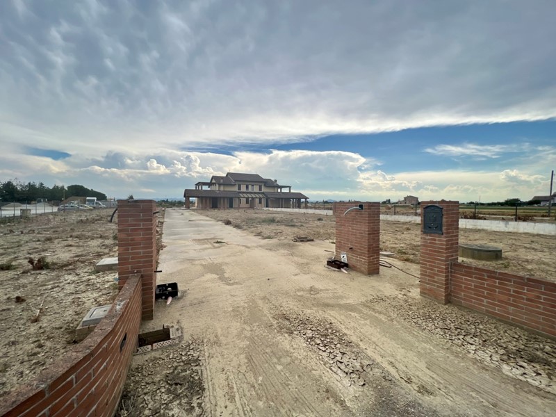 Casa Semi Indipendente in Vendita a Cesena, zona Pioppa, 625'000€, 288 m², con Box