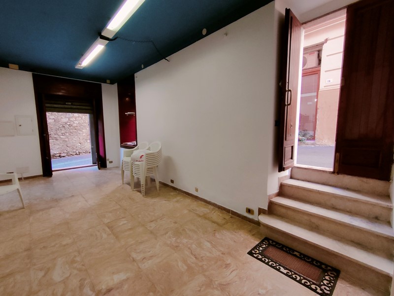 Immobile commerciale in Affitto a Lerici, zona San terenzo, 800€, 
