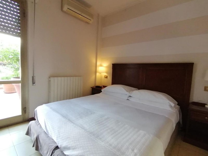 Attività commerciale in Vendita a Carrara, zona Marina Di Carrara, 1'800'000€, 1471 m²