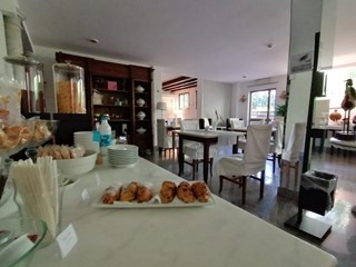 Attività commerciale in Vendita a Carrara, zona Marina Di Carrara, 1'800'000€, 1471 m²