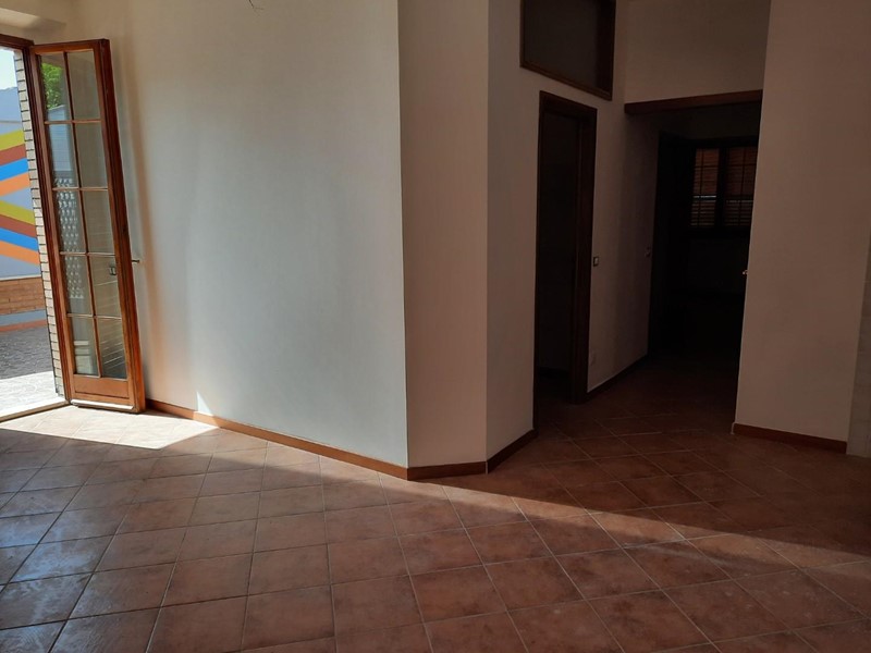 Trilocale in Vendita a Colle di Val D'Elsa, zona Gracciano Dell'elsa, 150'000&euro;, 57 m²