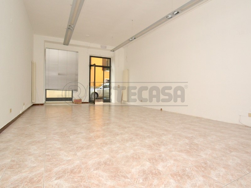 Immobile commerciale in Vendita a Valdagno, zona CENTRALE, 48'000€, 57 m²