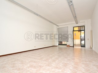 Immobile commerciale in Vendita a Valdagno, zona CENTRALE, 48'000€, 57 m²