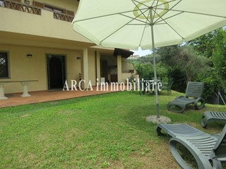 Villa bifamiliare in Vendita a Pietrasanta, zona Capezzano, 650'000€, 180 m²