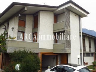 Villa in Vendita a Seravezza, zona Pozzi, 700'000&euro;, 302 m²