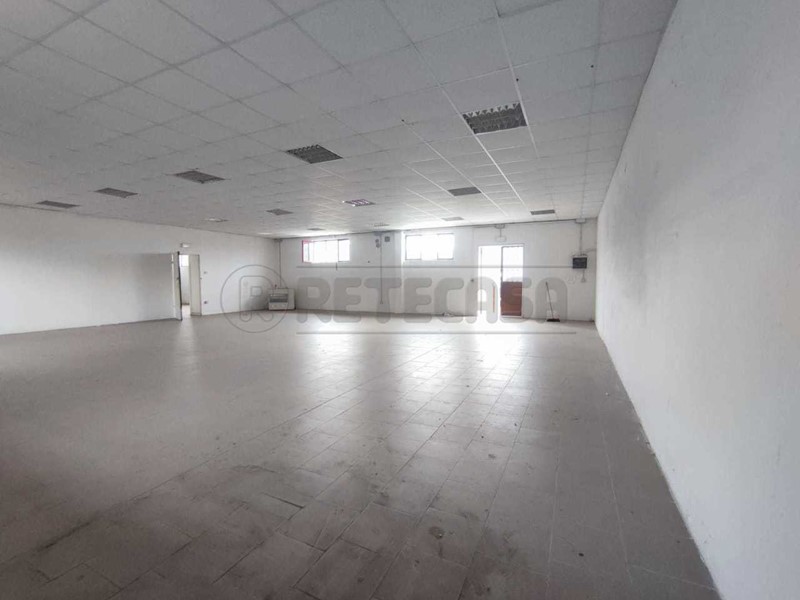 Magazzino in Affitto a Montebello Vicentino, 300€, 