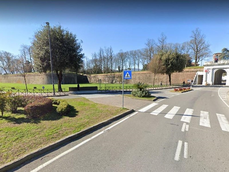Villa in Vendita a Lucca, zona Arancio, 1'380'000€, 400 m²
