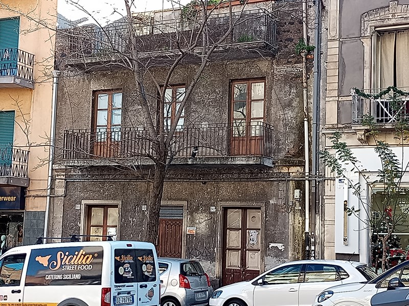 Casa Indipendente in Vendita a Catania, zona V.MARIO RAPISARDI, 250 m²