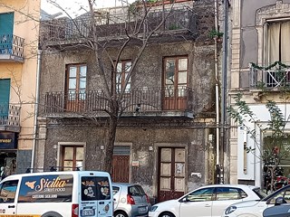 Casa Indipendente in Vendita a Catania, zona V.MARIO RAPISARDI, 250 m²