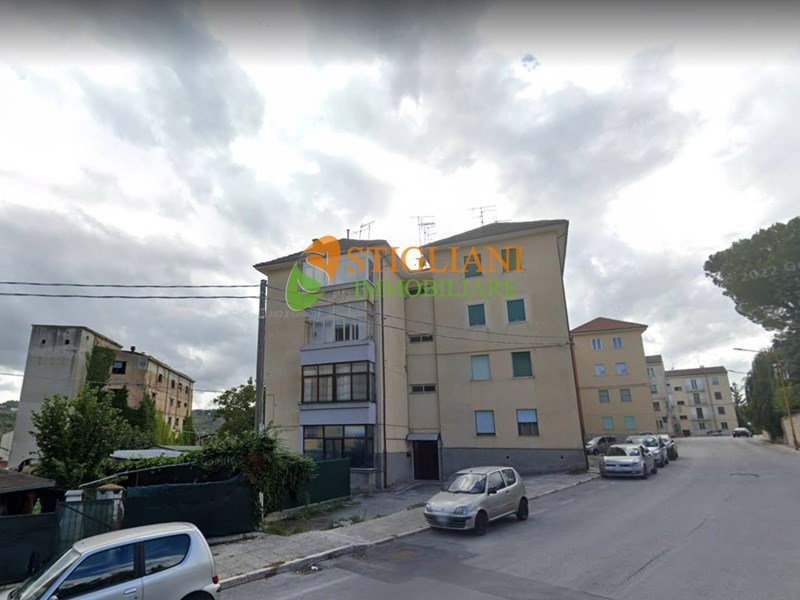 Immobile commerciale in Vendita a Campobasso, zona Centro storico, 270'000€, 250 m²