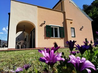 Casa Semi Indipendente in Vendita a Orco Feglino, 400'000€, 212 m², arredato, con Box