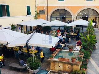 Attività commerciale in Vendita a Rosignano Marittimo, 135'000€, 100 m²