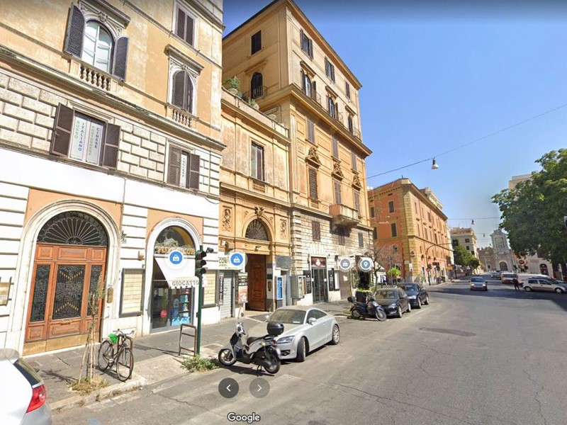 Negozio in Vendita a Roma, 420'000€, 98 m²
