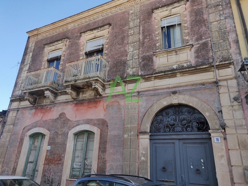 Casa Indipendente in Vendita a Viagrande, zona centro, 195'000&euro;, 195 m²