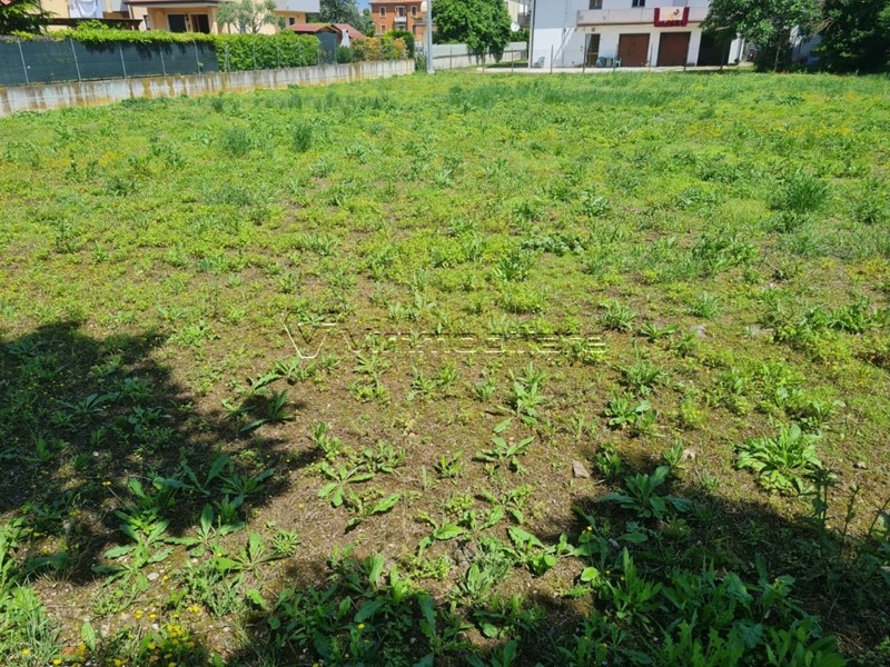 Terreno edificabile in Vendita a Pojana Maggiore, 98'000€, 1398 m²