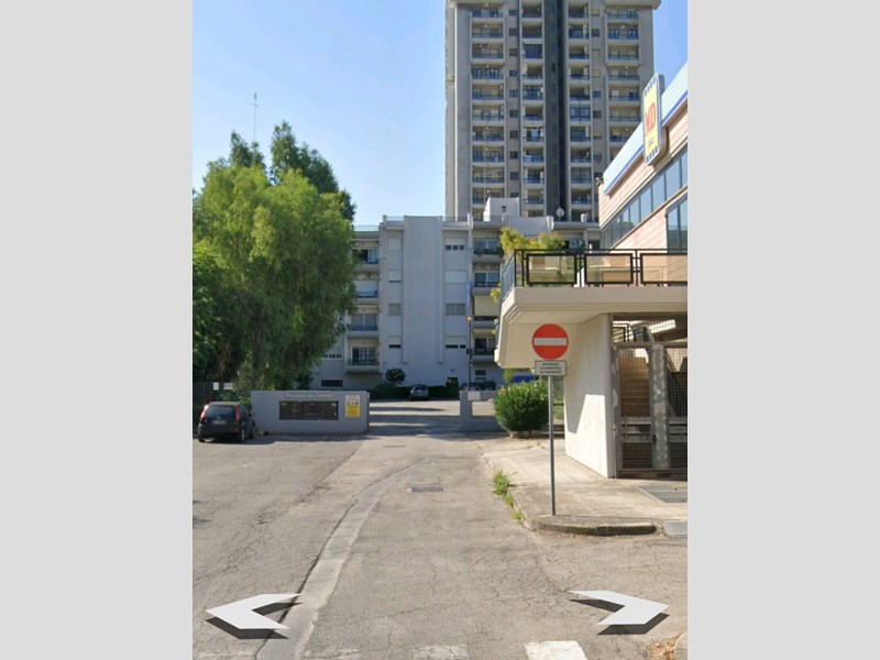 Quadrilocale in Vendita a Taranto, zona Via Lago di Nemi, 150'000€, 130 m², arredato, con Box