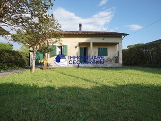 Casa Indipendente in Vendita a Massa, zona Ronchi, 460'000€, 120 m²