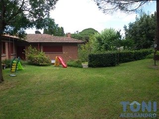 Villa in Vendita a Empoli, zona Corniola, 850'000€, 300 m², con Box