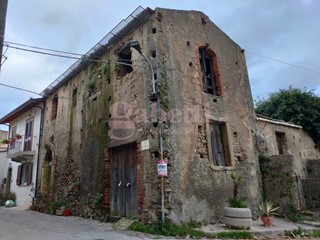 Casale in Vendita a Rodì Milici, 8'000€, 130 m²