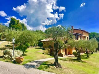 Casa Indipendente in Vendita a Castelnuovo Magra, 2'100'000€, 300 m², con Box