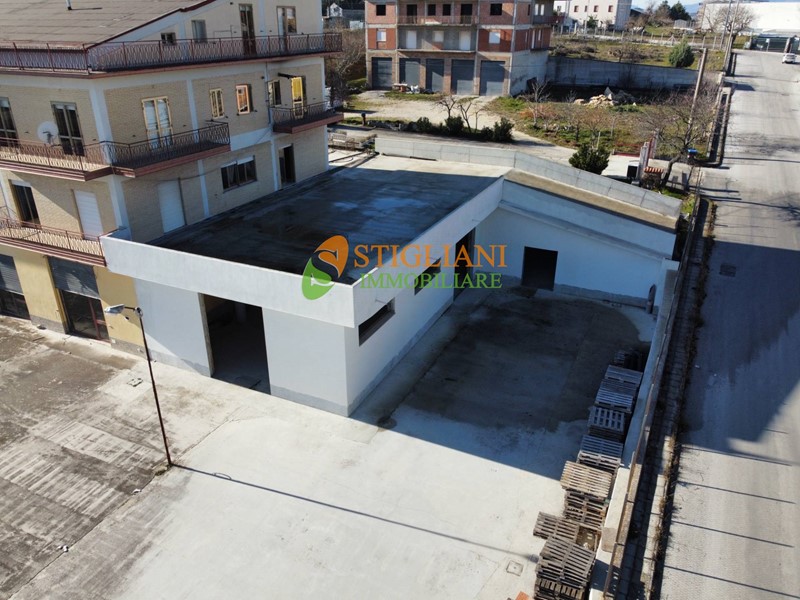 Ufficio in Affitto a Campobasso, zona Colle delle Alpi, 1'500€, 230 m²