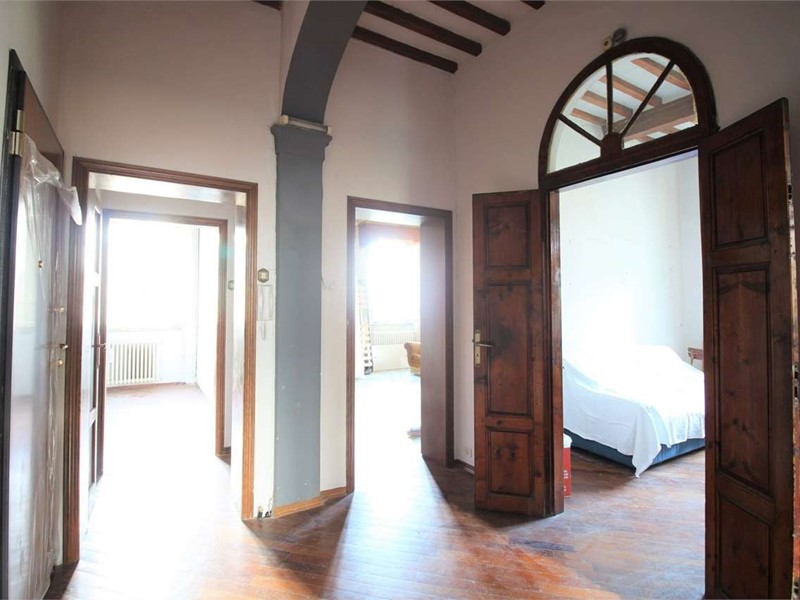 Appartamento in Vendita a Buti, 139'000€, 204 m²