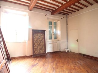 Appartamento in Vendita a Buti, 139'000€, 204 m²