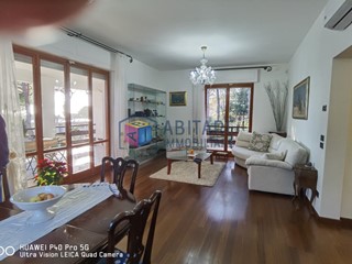 Villa in Vendita a Livorno, zona Quercianella, 750'000&euro;, 265 m²