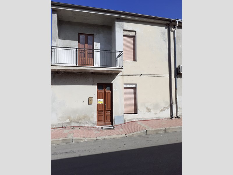 Appartamento in Vendita a Romana, zona Centrale , 10'000€, 120 m²