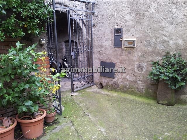 Bilocale in Vendita a Viterbo, zona centro, 65'000€, 70 m²