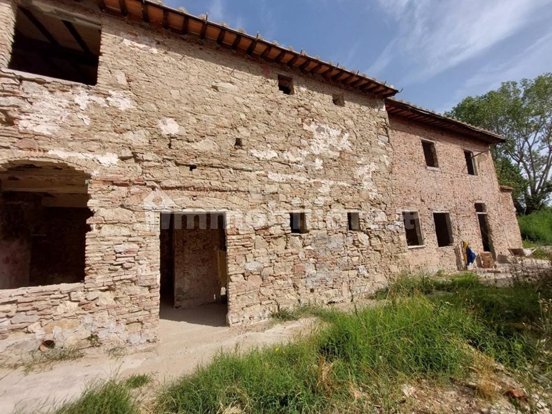 Casa di corte in Vendita a Pisa, zona Viale D'Annunzio , 200'000€, 75 m²