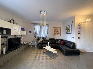 Villetta a schiera in Vendita a Massa, 650'000€, 240 m², arredato