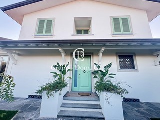 Villa in Vendita a Forte dei Marmi, 3'000'000€, 180 m², arredato