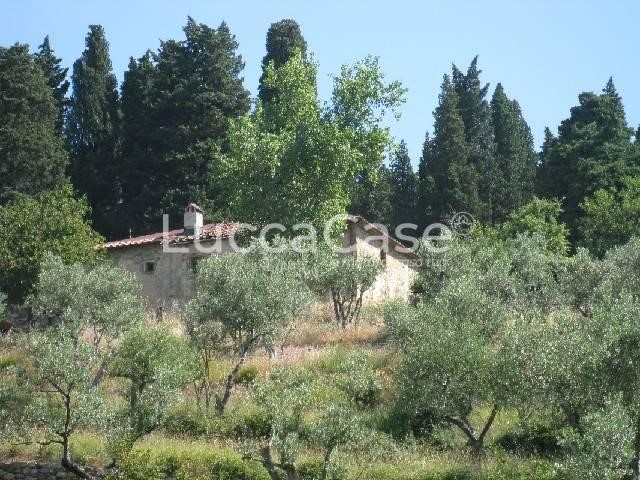Casale in Vendita a Montemurlo, 450'000€, 240 m²
