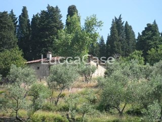 Casale in Vendita a Montemurlo, 450'000€, 240 m²