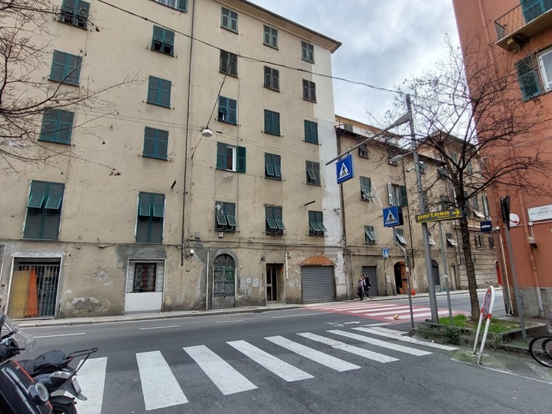 Trilocale in Vendita a Genova, zona Rivarolo, 26'000€, 65 m²