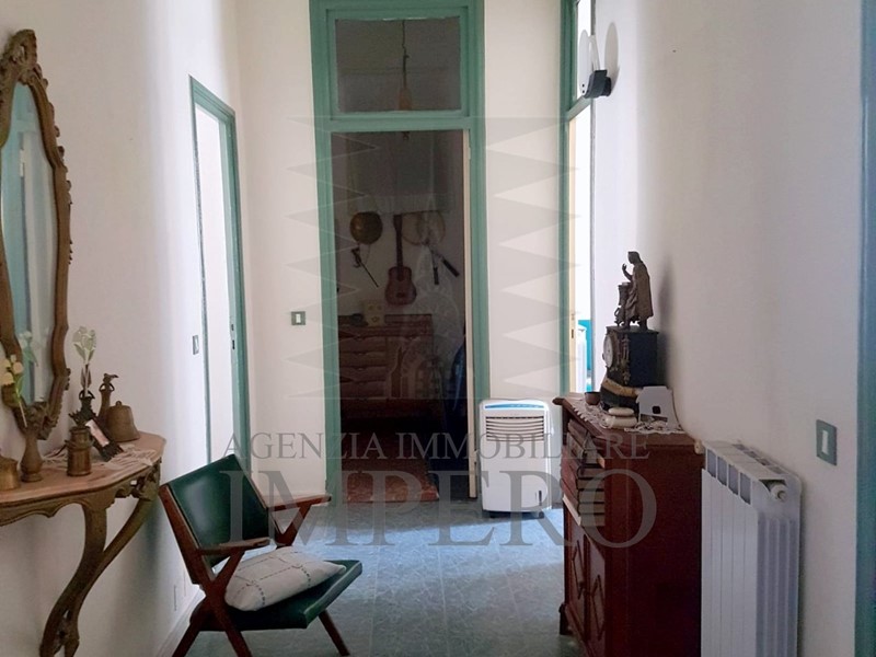 Appartamento in Vendita a Ventimiglia, zona Centro, 399'000€, 317 m²