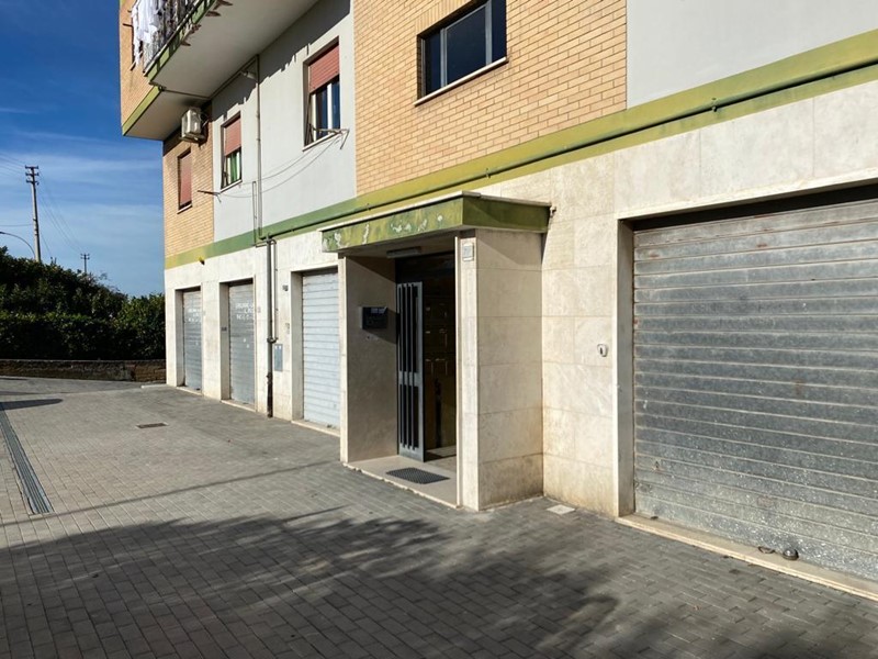 Capannone in Affitto a Tivoli, zona Villa Adriana, 300€, 50 m²