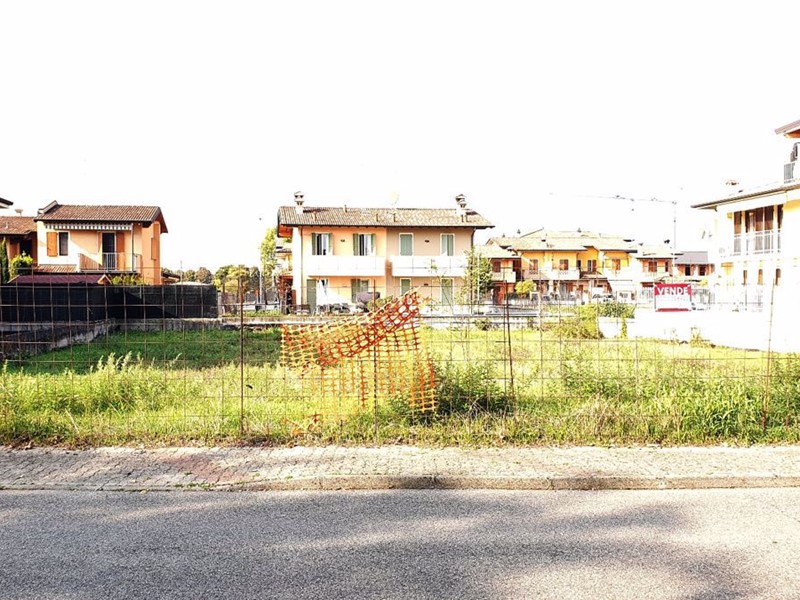 Terreno edificabile in Vendita a Urago d'Oglio, 180'000€, 1130 m²