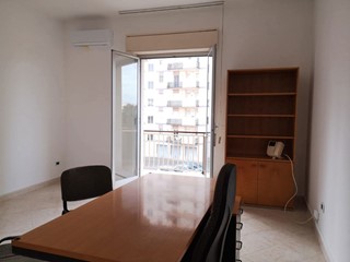 Ufficio in Affitto a Siracusa, 850€, 150 m², arredato