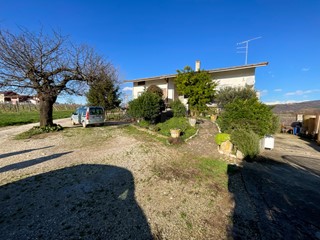 Casa Indipendente in Vendita a Cividale del Friuli, 245'000€, 393 m²