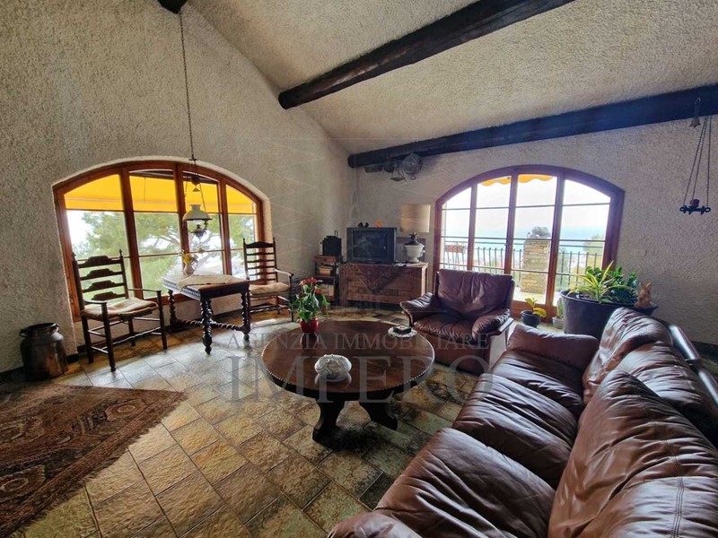 Casa Indipendente in Vendita a Ventimiglia, zona Collasgarba, 887'500€, 350 m², arredato